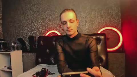 Snapshot of anjella_botton chatting on 06/21/26, 06:32 Angel online show from 06/21/26, 06:32