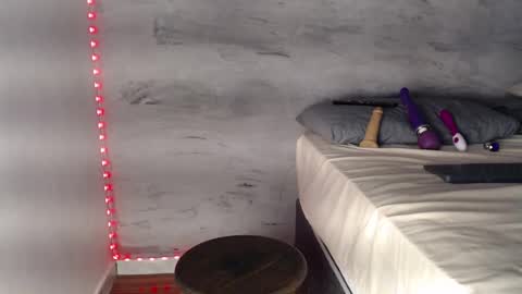 Hello My name is NaiaraPv is OPEN online show from 12/12/24, 02:22