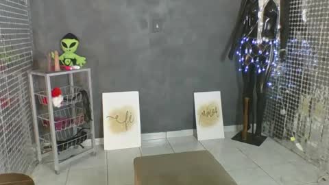 Hello My name is NaiaraPv is OPEN online show from 04/30/26, 05:52
