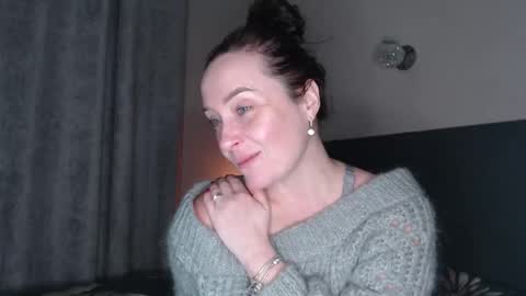 Snapshot of anjutka08 chatting on 12/19/25, 04:36 anjutka08 online show from 12/19/25, 04:36