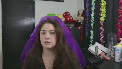Snapshot of ann_cohen chatting on 03/27/26, 11:32 Only fans online show from 03/27/26, 11:32