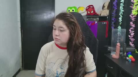 Snapshot of ann_cohen chatting on 04/15/26, 11:17 Only fans online show from 04/15/26, 11:17