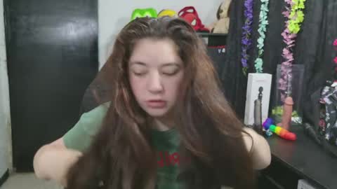 Snapshot of ann_cohen chatting on 04/21/26, 11:27 Only fans online show from 04/21/26, 11:27