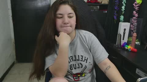 Snapshot of ann_cohen chatting on 04/23/26, 12:29 Only fans online show from 04/23/26, 12:29