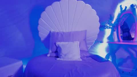 Ana  online show from 11/16/25, 08:36