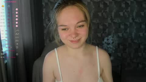Snapshot of anna_aaaa chatting on 05/18/26, 02:12 Anna online show from 05/18/26, 02:12