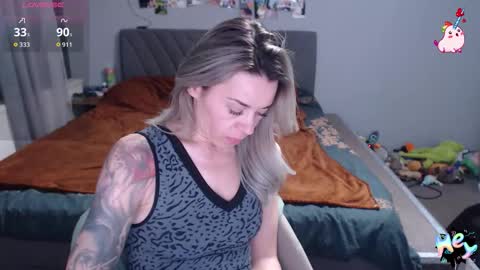 Snapshot of anna_ana chatting on 10/29/25, 07:04 Anadirectgirl online show from 10/29/25, 07:04