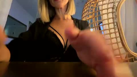 Anna online show from 07/10/26, 09:34