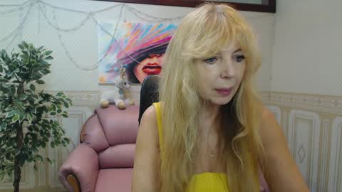 Anna Ditrih online show from 02/04/25, 12:55