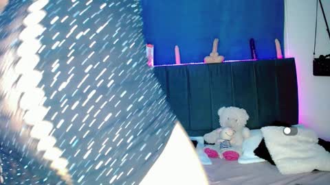 Anailyn figueroa online show from 11/25/25, 05:18