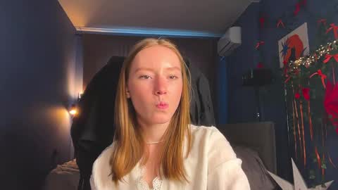 Snapshot of anna_kare chatting on 04/16/26, 02:51 Anna online show from 04/16/26, 02:51