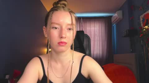 Snapshot of anna_kare chatting on 04/28/26, 12:43 Anna online show from 04/28/26, 12:43