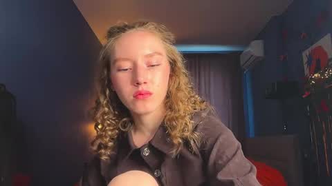 Snapshot of anna_kare chatting on 04/29/26, 11:03 Anna online show from 04/29/26, 11:03