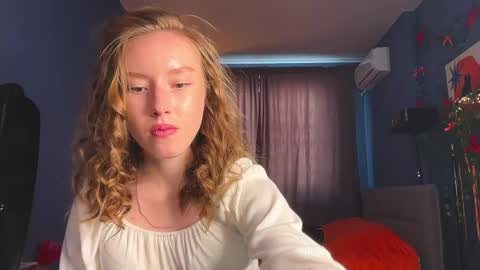 Snapshot of anna_kare chatting on 04/30/26, 12:33 Anna online show from 04/30/26, 12:33
