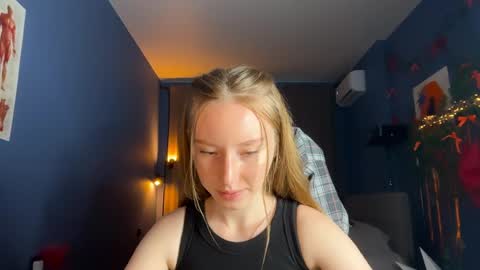 Snapshot of anna_kare chatting on 05/25/26, 11:38 Anna online show from 05/25/26, 11:38