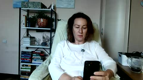 Snapshot of anna_ml chatting on 06/11/26, 05:49 Anna online show from 06/11/26, 05:49