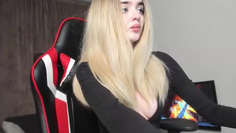 Snapshot of anna_nickol chatting on 12/17/24, 06:09 Anna online show from 12/17/24, 06:09