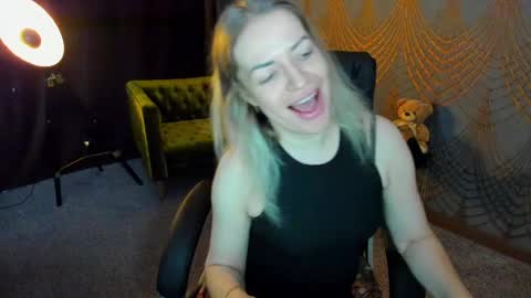 anna_snow9 online show from 05/10/26, 05:07