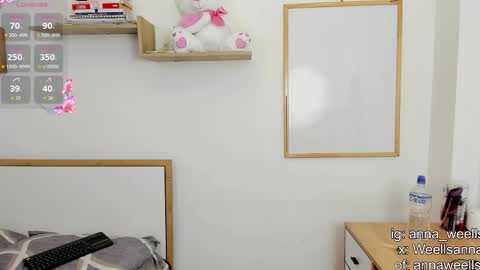  Anna Weells  online show from 10/25/25, 12:02