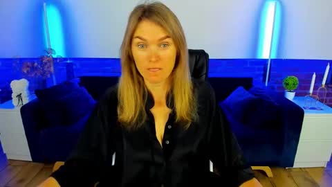 Snapshot of annabel_xxx chatting on 09/14/25, 05:17 Annabel online show from 09/14/25, 05:17