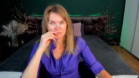 Snapshot of annabel_xxx chatting on 09/25/25, 04:54 Annabel online show from 09/25/25, 04:54