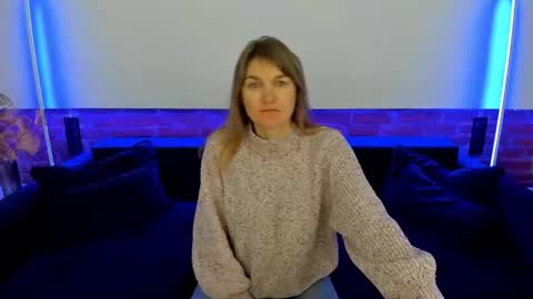 Snapshot of annabel_xxx chatting on 10/17/25, 04:37 Annabel online show from 10/17/25, 04:37