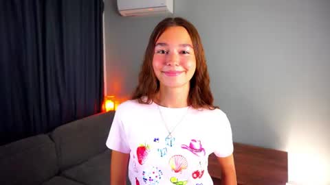 Snapshot of annabellecroft chatting on 07/30/26, 06:12 Chiara online show from 07/30/26, 06:12