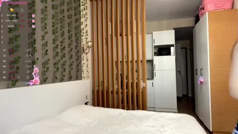 Snapshot of annabellegallego chatting on 12/23/25, 08:01 Aya online show from 12/23/25, 08:01