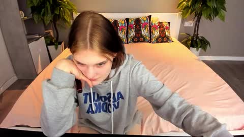Anna online show from 09/15/25, 12:49