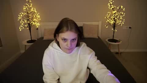 Anna online show from 09/22/25, 12:07