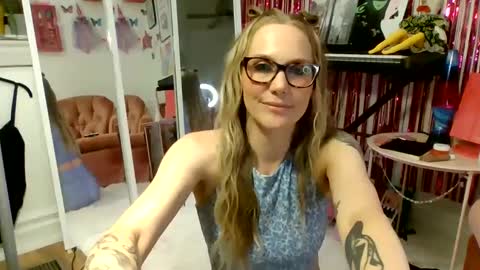 annadelrae444 online show from 09/10/25, 12:43