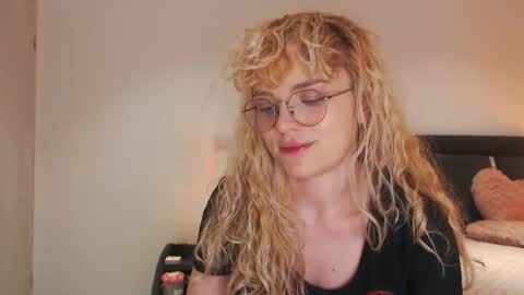 Snapshot of annaevv chatting on 02/19/26, 04:19 annaevv online show from 02/19/26, 04:19