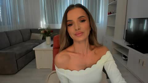 annaise  online show from 04/25/26, 09:23
