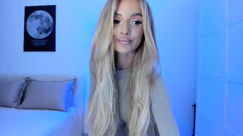 annaise  online show from 07/04/26, 07:58