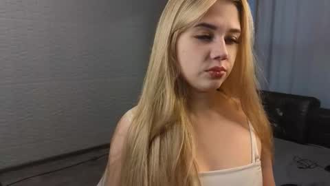 Annabel online show from 11/30/25, 05:55