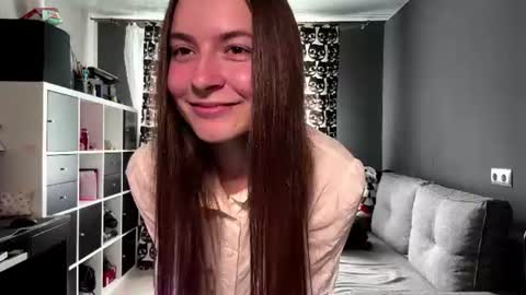 Snapshot of annalevandowski chatting on 07/01/26, 07:54 Anna online show from 07/01/26, 07:54