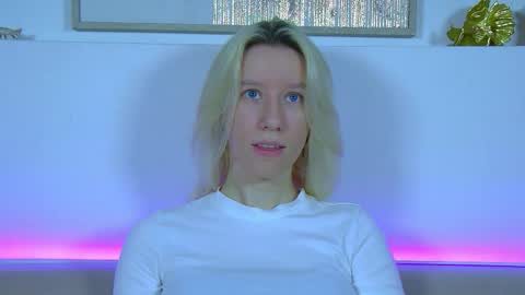 Snapshot of annamaisie chatting on 11/26/25, 06:36 Anna online show from 11/26/25, 06:36