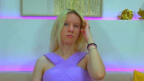 Snapshot of annamaisie chatting on 12/16/25, 06:18 Anna online show from 12/16/25, 06:18