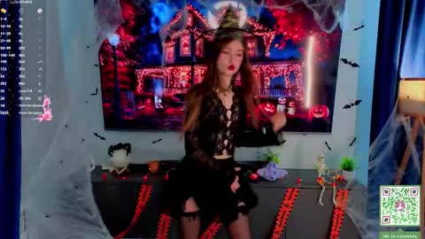 Holly Molly Im Polly online show from 10/31/25, 06:25