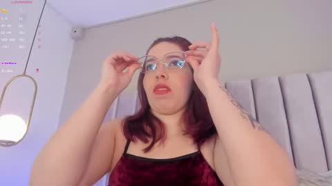 Snapshot of annanoval_10 chatting on 11/16/25, 12:22 AnnaNoval 10 online show from 11/16/25, 12:22