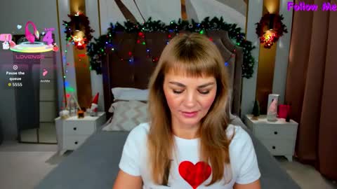 Snapshot of annasimonsj chatting on 12/23/25, 01:36 Anna online show from 12/23/25, 01:36