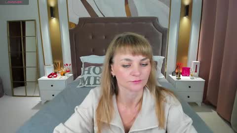 Snapshot of annasimonsj chatting on 04/13/26, 01:00 Anna online show from 04/13/26, 01:00