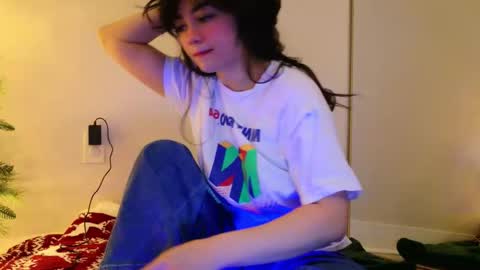 Snapshot of annatigarr chatting on 03/27/26, 01:44 meow online show from 03/27/26, 01:44