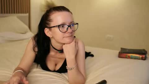 Snapshot of annav_ chatting on 06/05/26, 05:29 Anna June online show from 06/05/26, 05:29