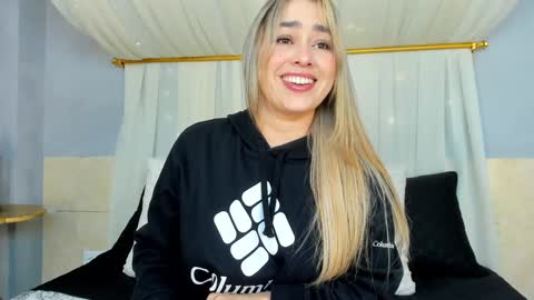 Snapshot of annavictoria__ chatting on 01/04/25, 12:48 Anna Victoria online show from 01/04/25, 12:48