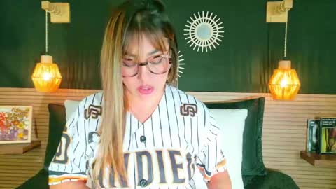Snapshot of annavictoria__ chatting on 04/14/26, 12:49 Anna Victoria online show from 04/14/26, 12:49