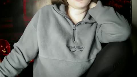 Bella online show from 10/28/25, 03:04