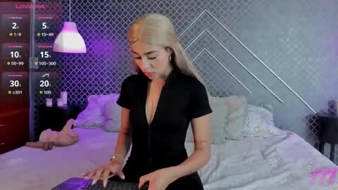 Snapshot of anne_bloom_ chatting on 03/11/26, 11:27 Anne online show from 03/11/26, 11:27