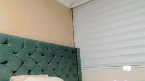 Snapshot of anne_julienne chatting on 02/04/25, 11:38 online show from 02/04/25, 11:38