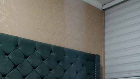 Snapshot of anne_julienne chatting on 02/15/26, 11:01 online show from 02/15/26, 11:01